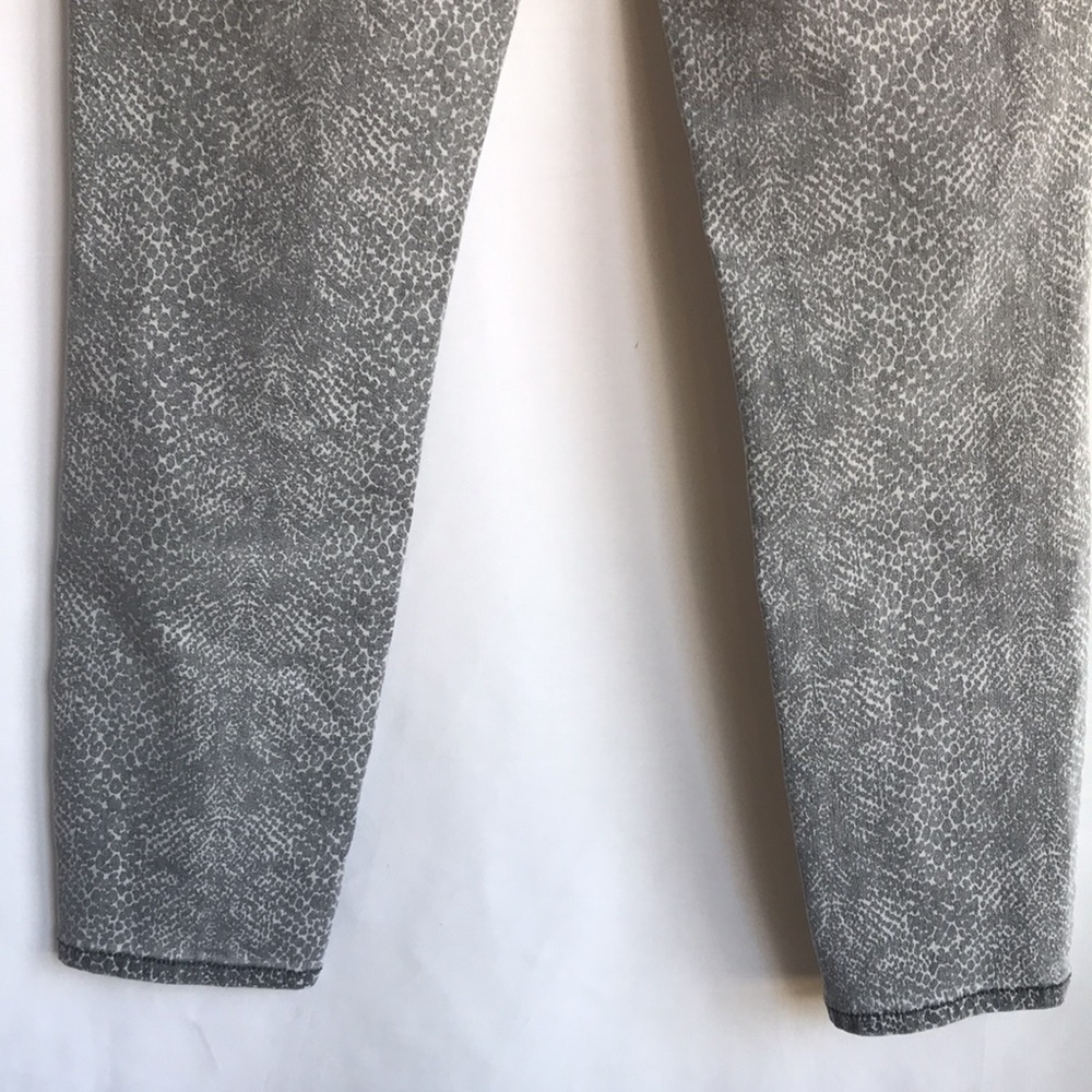 Universal Thread Gray Snakeskin Print Skinny Jeans - image 8